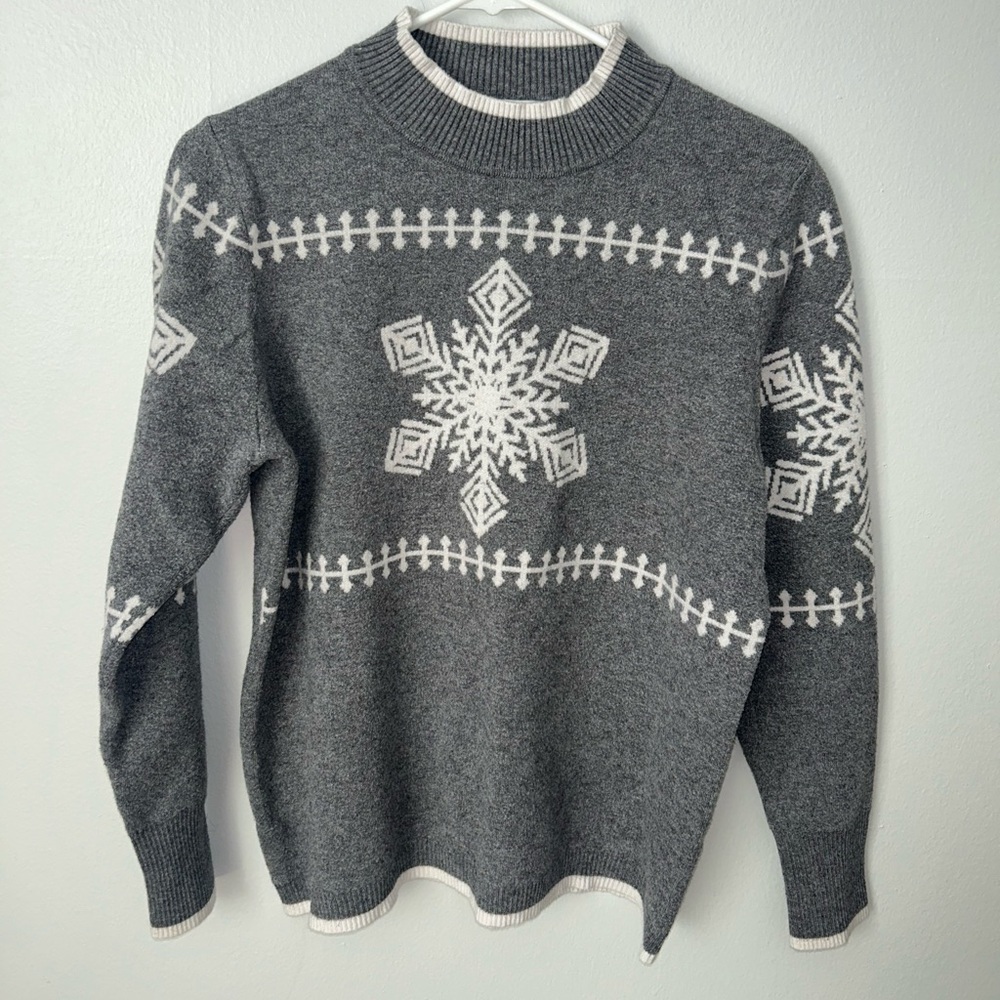 NorthStyle Charcoal Snowflake Crewneck Sweater